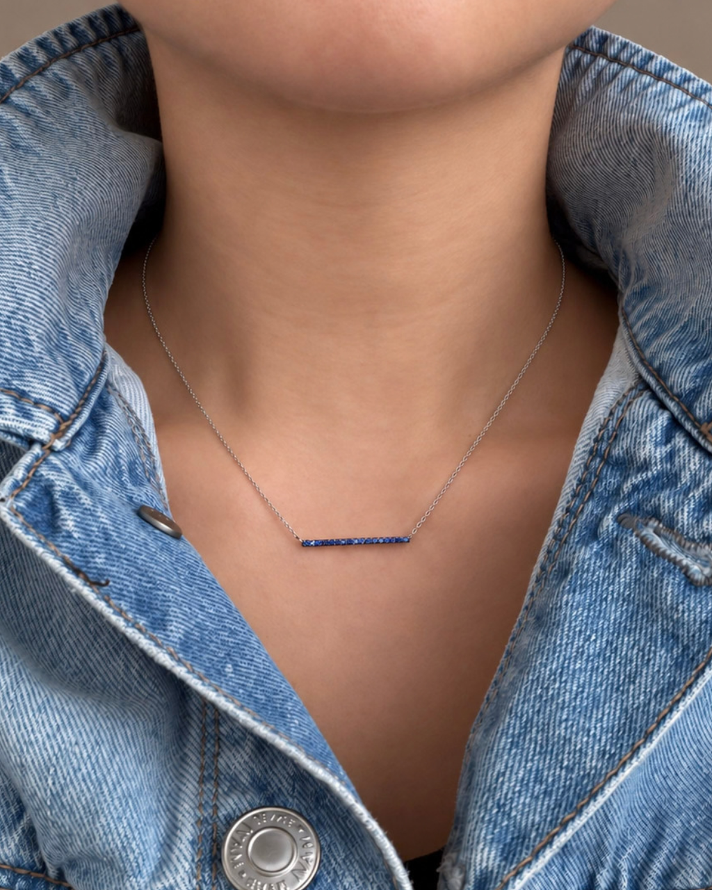 Birks Rosée du Matin blue sapphire bar necklace in 18K white gold